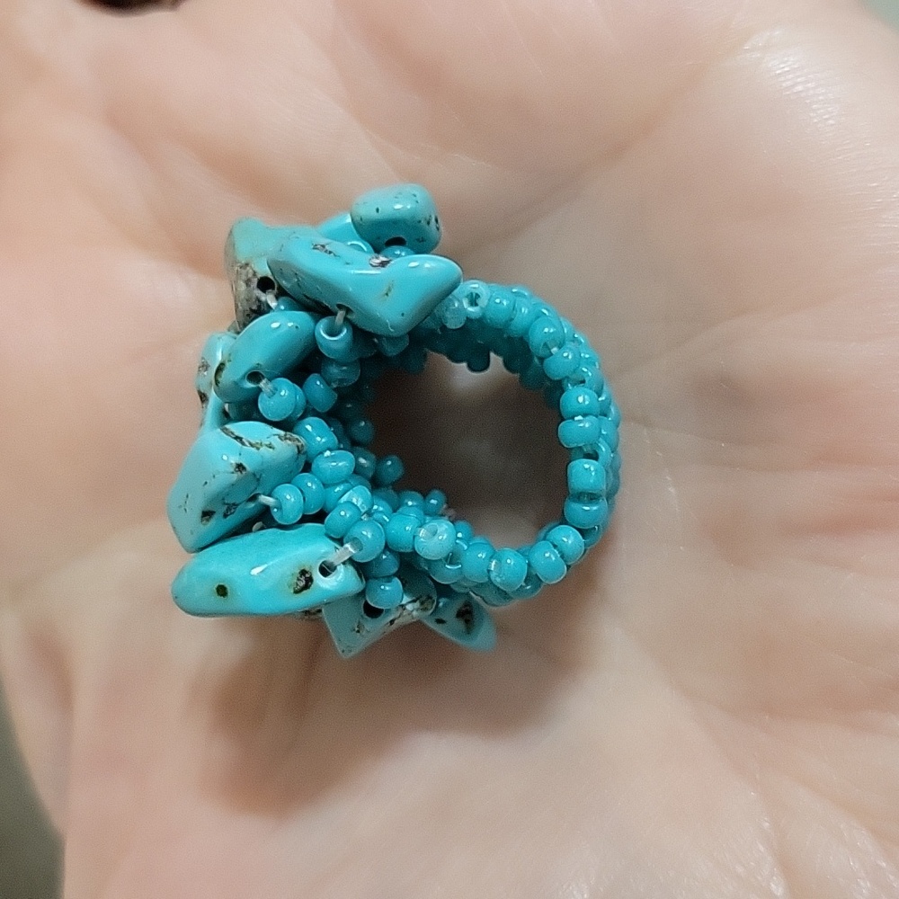 TURQUOISE HOWLITE BEADED RING - Picture 6 of 6
